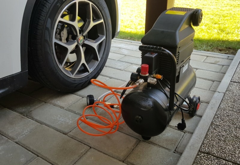 air compressor next to a car-ft
