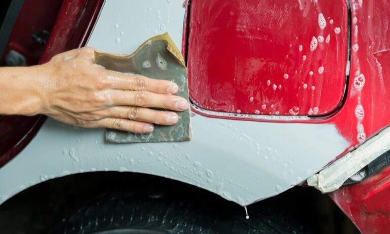 9 einfache Schritte, um ein Auto nass zu schleifen [Complete Beginner’s Guide]