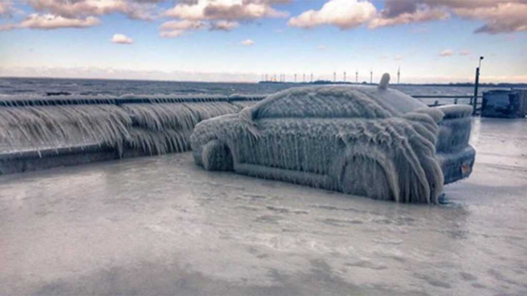Es gibt keinen Vorteil bei der Verwendung von Autoabdeckungen bei eisiger Kälte