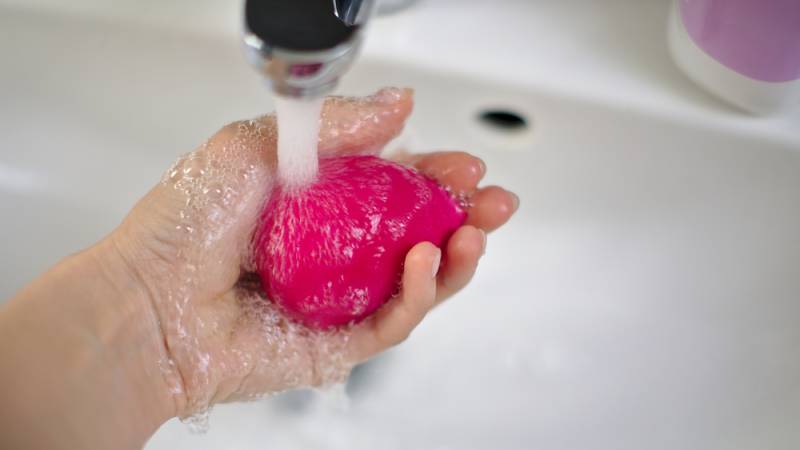 How Long Does It Take for a Makeup Sponge to Dry?