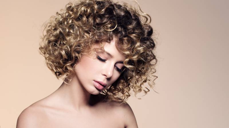 How to Repair Damaged Hair From Perm?