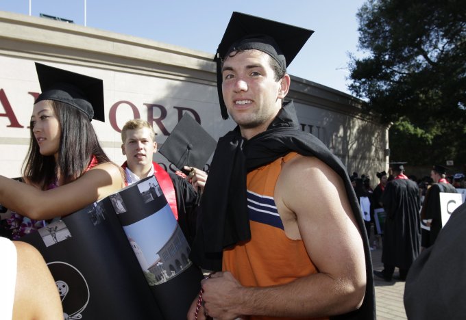 Foto von Andrew Luck bei seinem Abschluss in Stanford